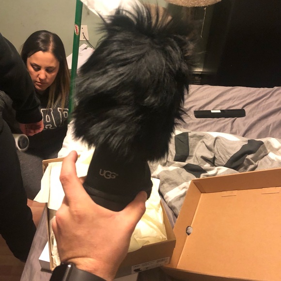 Ugg boots size 7 - Picture 2 of 5